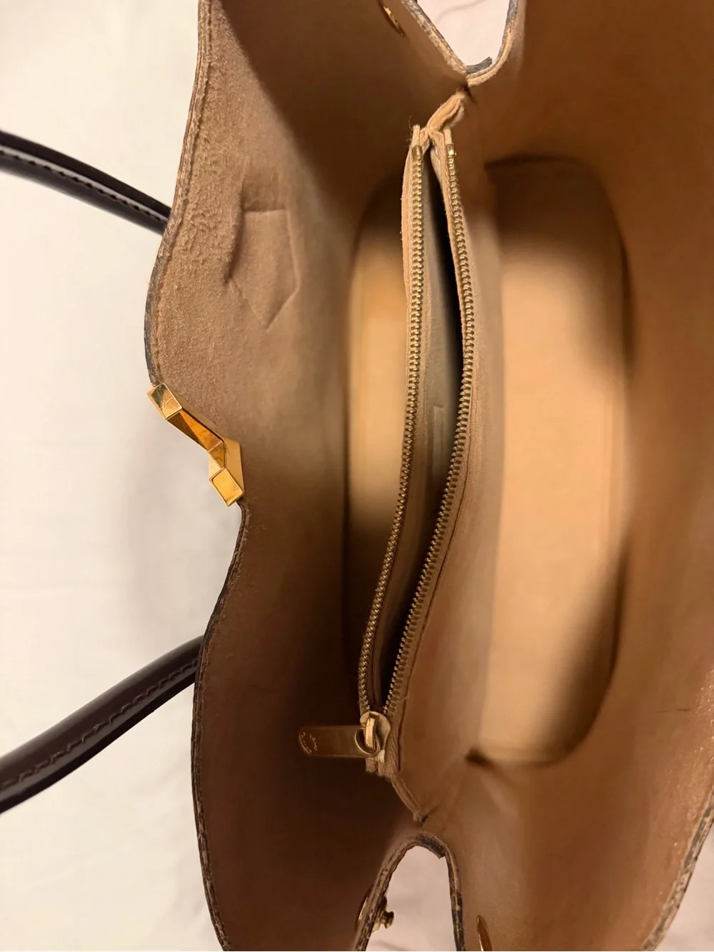 Louis Vuitton Damier Ebene Kensington